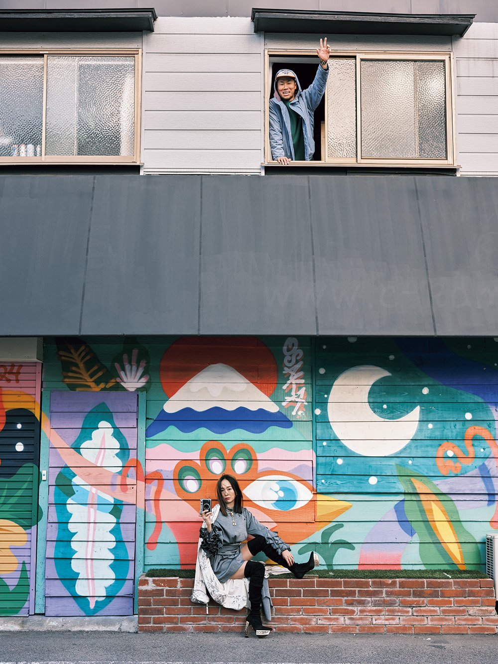 instax“チェキ”」を片手に、アートな街、此花区を チンポム・エリイが